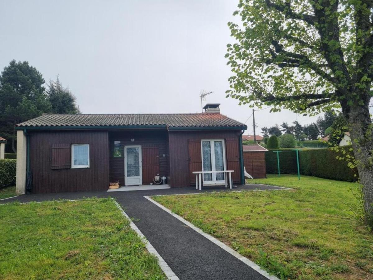 Gîte Usson-en-Forez, 3 pièces, 4 personnes - FR-1-496-163 Esterno foto
